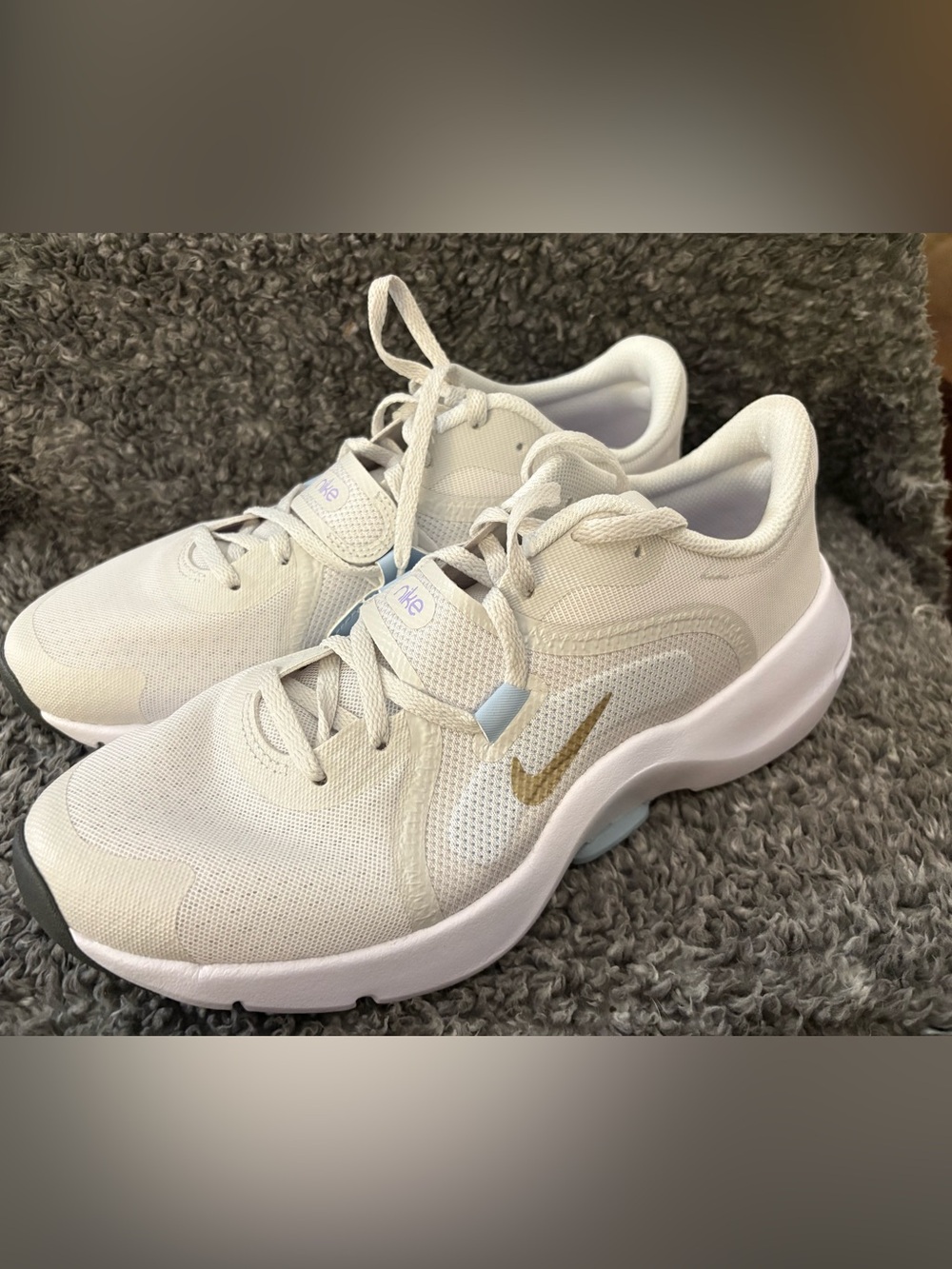 Nike White Mesh Trainers with Gold Swoosh - in-season TR 13